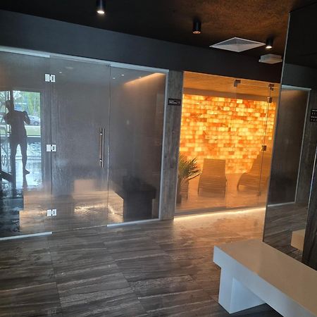 Nowy Apartament: Beachside Comfort with Modern Amenities Kolobrzeg Exterior photo