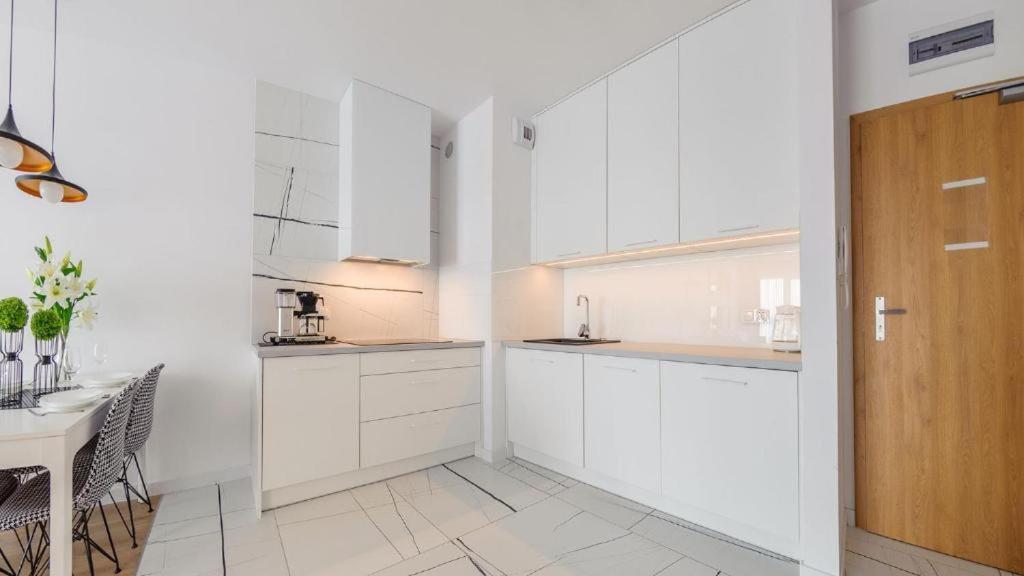 Nowy Apartament: Beachside Comfort with Modern Amenities Kolobrzeg Exterior photo