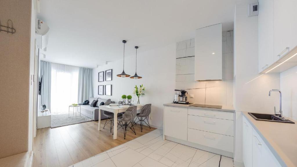 Nowy Apartament: Beachside Comfort with Modern Amenities Kolobrzeg Exterior photo